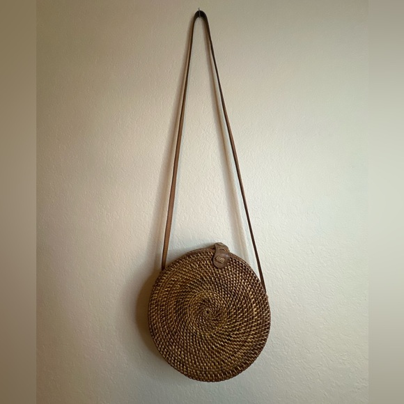 Round Wicker Vintage Bag - Picture 1 of 3